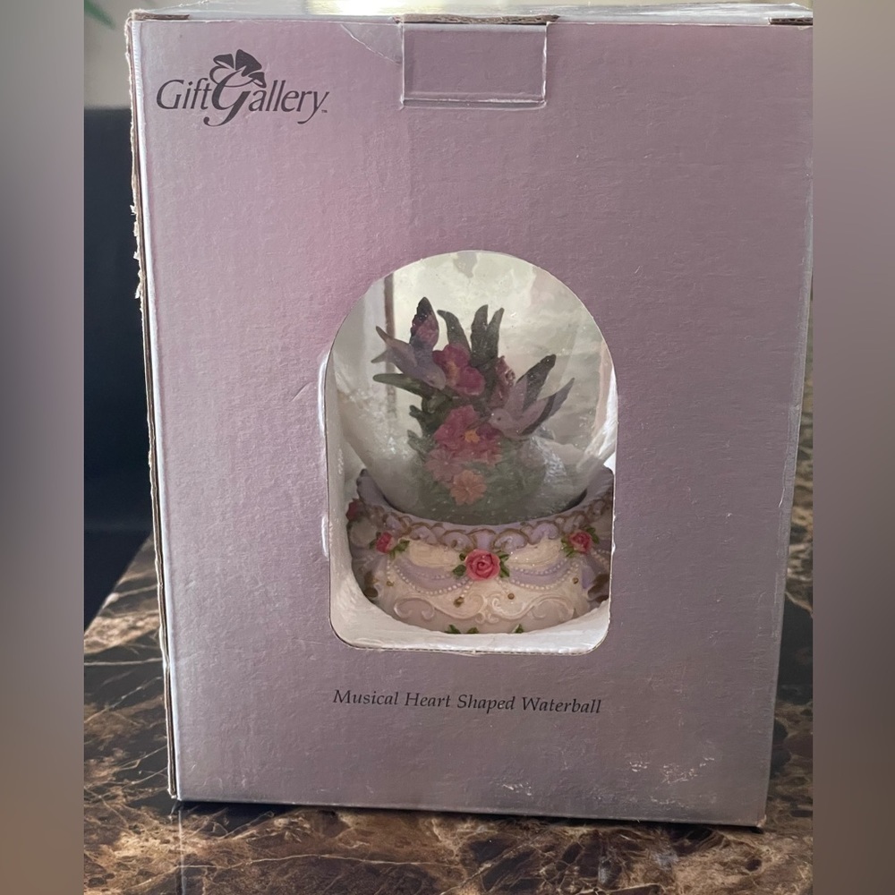 Vintage Gift Gallery Musical Heart Shaped Waterball
Made for Kmart Corporation